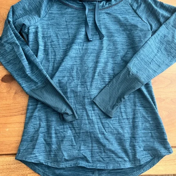 Fabletics workout pullover - Picture 2 of 3